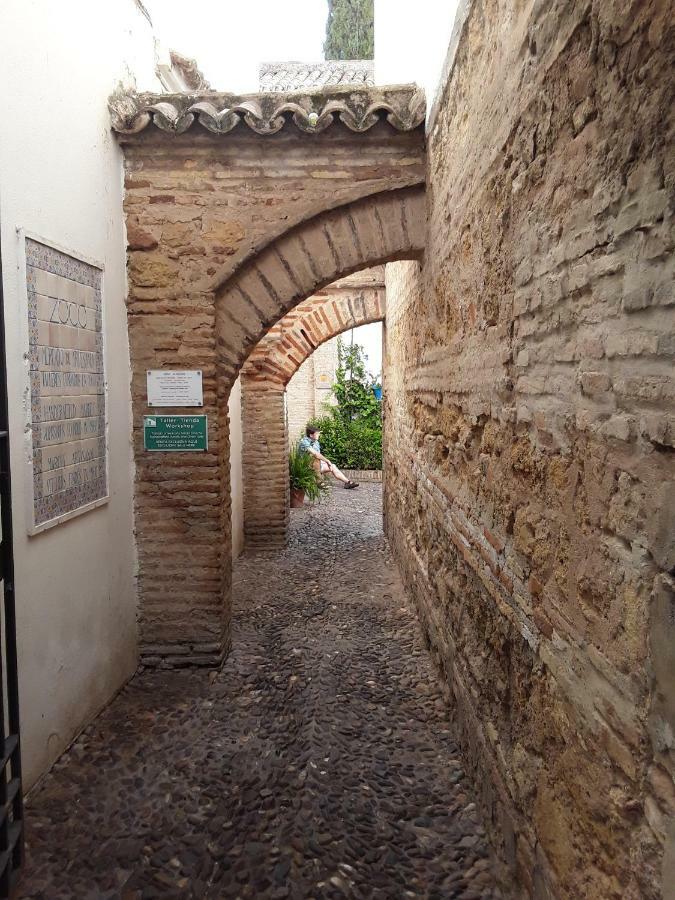 Beside The Roman Wall Apartment Cordoba Exterior photo